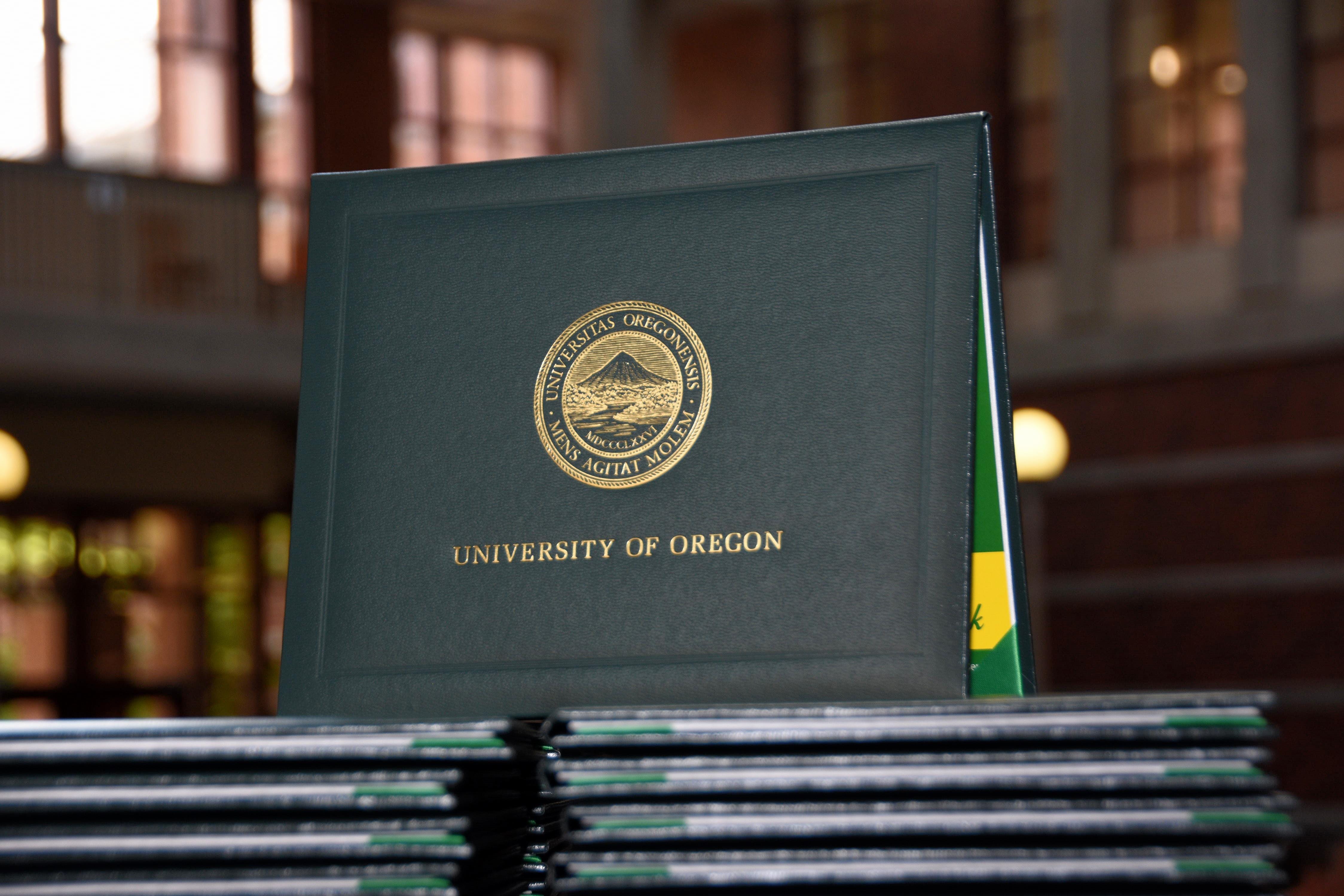 Photo: UO Diploma Cover