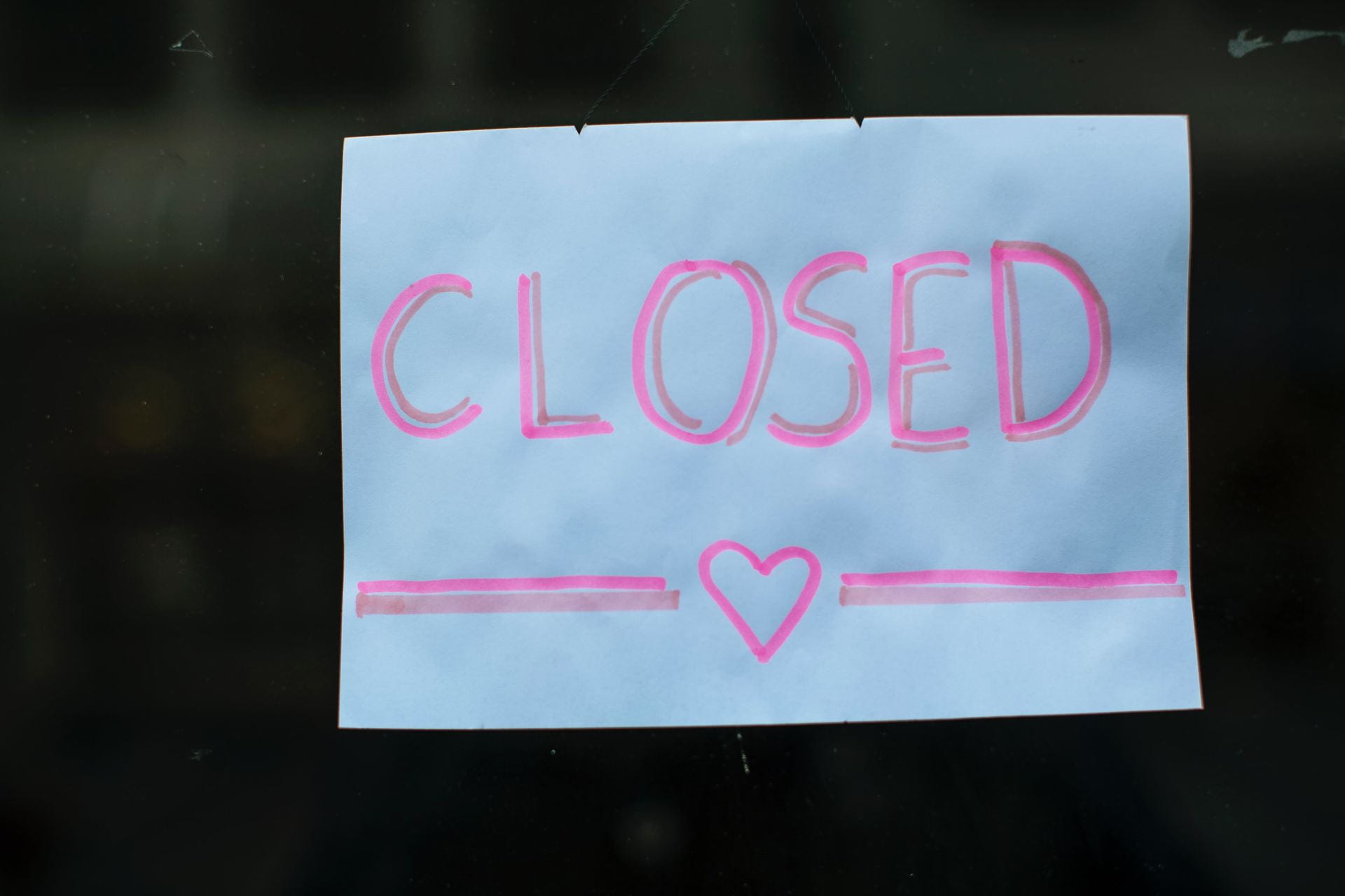 the sign "closed"