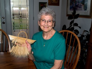 Arlene Rucker shows a piece of her wheat weaving; photo courtesy of Nancy Nusz