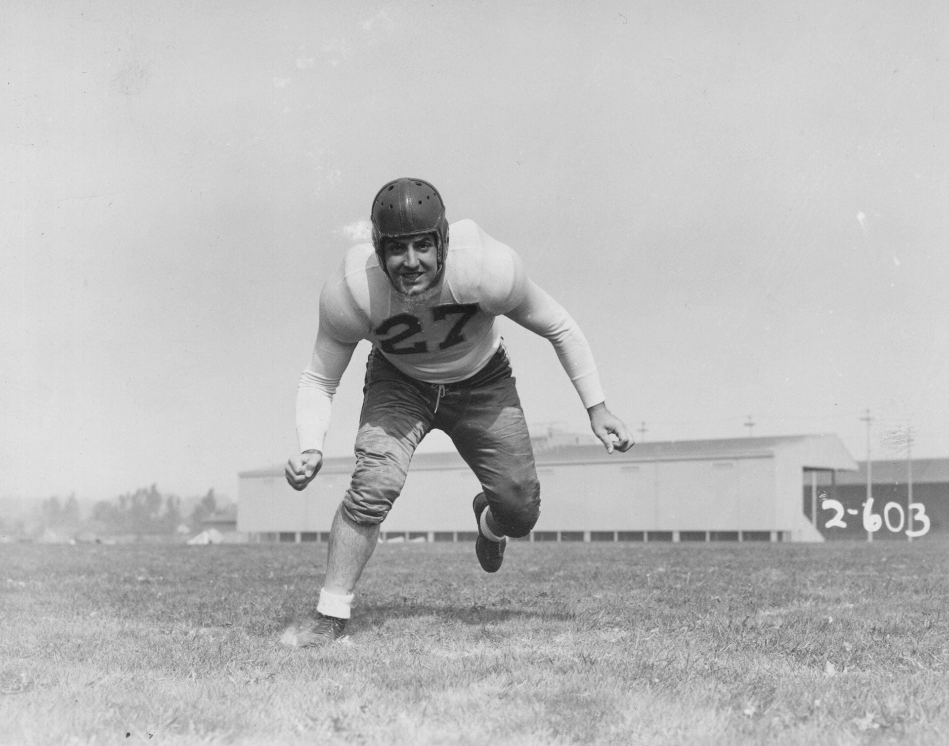 Victor Atiyeh runs on an open field toward the camera in a University of Oregon football jersey.